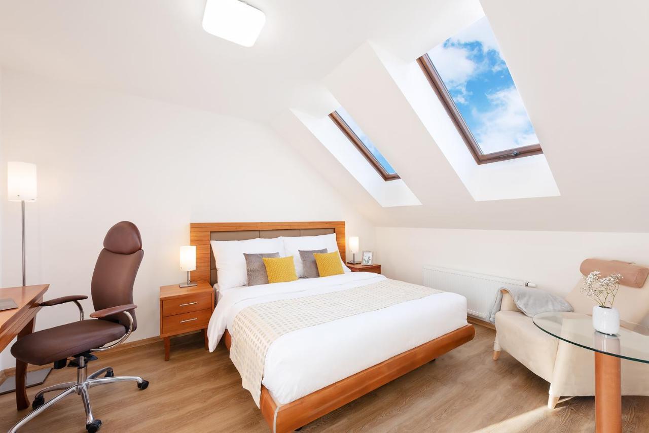 Roof Apartmán *